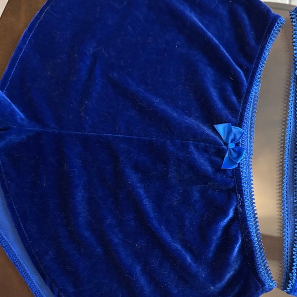 Blue Velvet Two-Piece Set - Picture 6 of 8